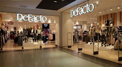 Ozdilek Mall Defacto Shop Led Screen