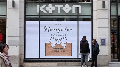 Beyoglu Koton Shop Showcase Led Screen