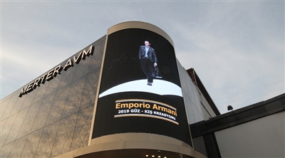 Merter Einkaufszentrum Fassade gebogener LED-Display