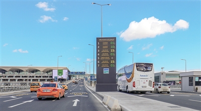 Istanbul Flughafen Außenbereich FIDS LED-Display